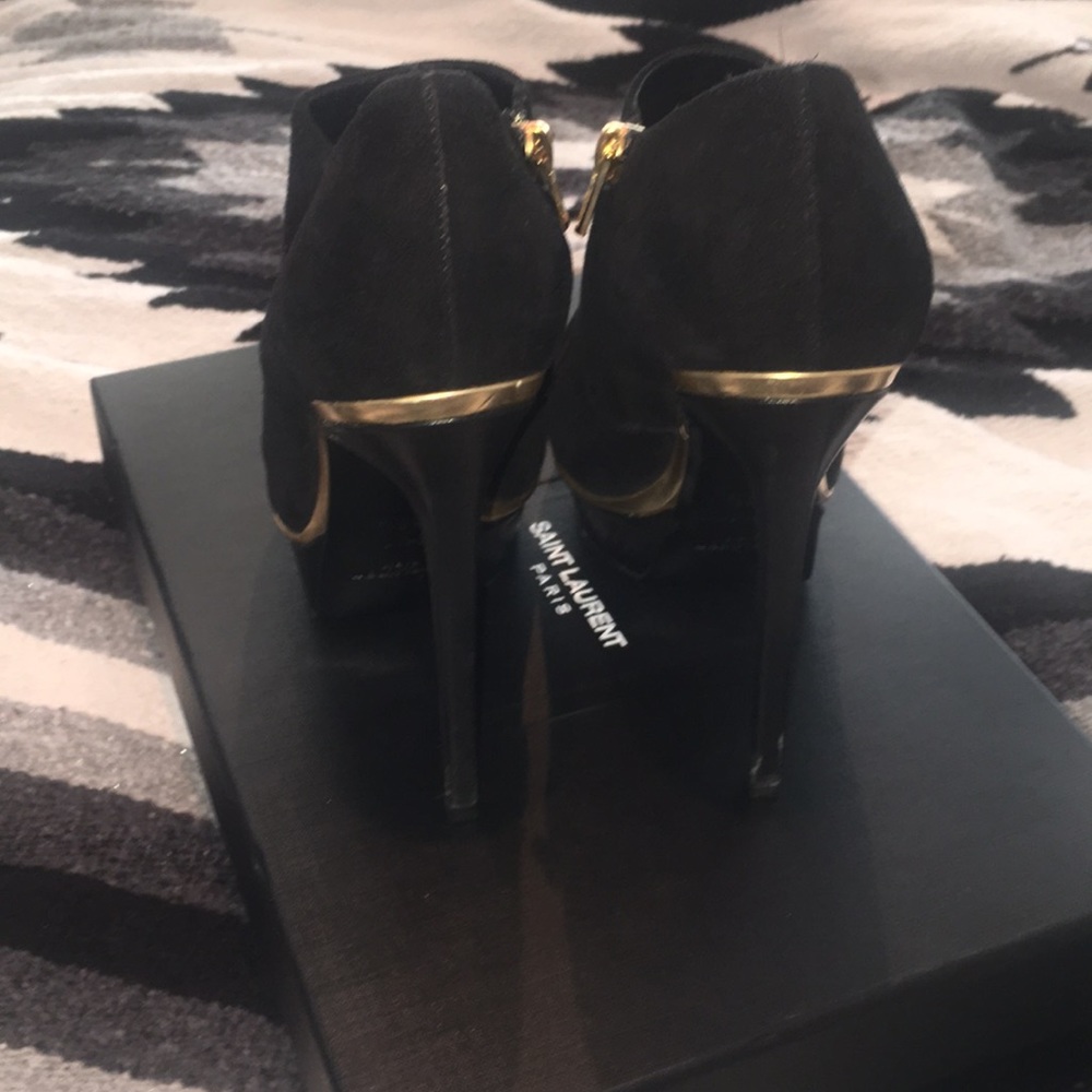 Saint Laurent Suede Pointed Booties - Picture 5 of 8